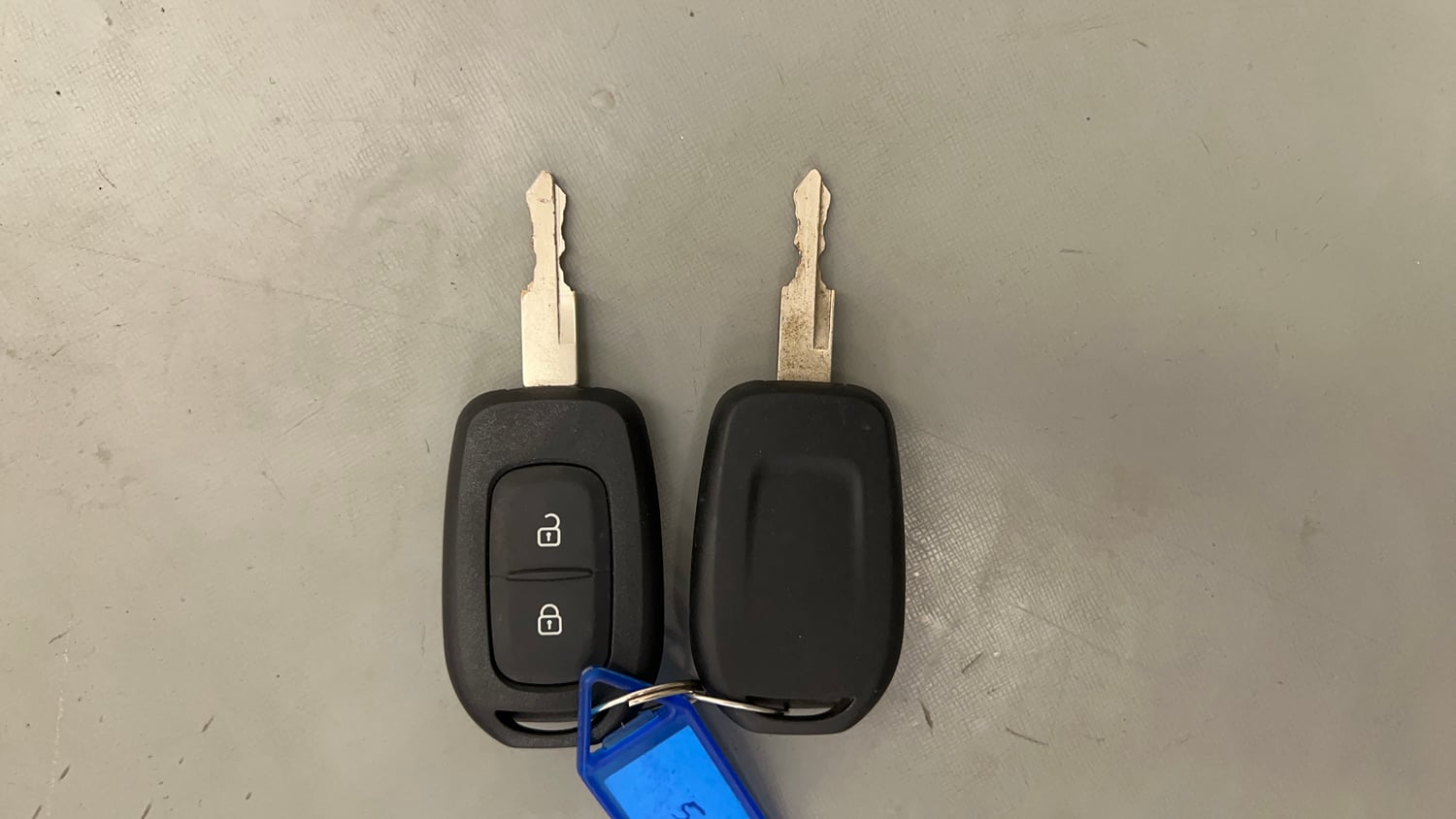 Used 2016 Renault Kwid RXT Petrol Manual extra CAR KEY VIEW