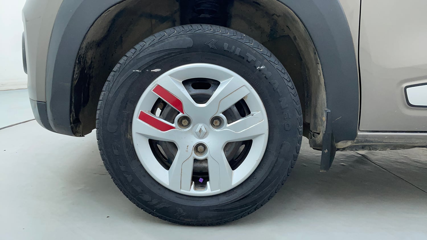 Used 2017 Renault Kwid 1.0 RXT Petrol Manual tyres LEFT FRONT TYRE RIM VIEW