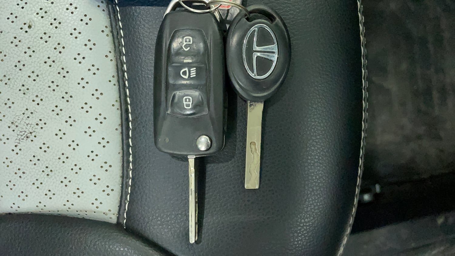 Used 2022 Tata Tiago XT (O) Petrol Manual extra CAR KEY VIEW