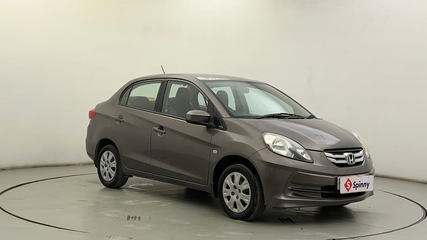 Used 2013 Honda Amaze 1.2 S i-VTEC Petrol Manual exterior RIGHT FRONT CORNER VIEW