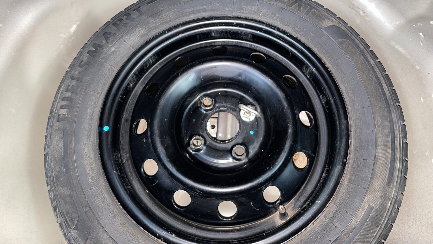 Used 2012 Maruti Suzuki Swift VXi Petrol Manual tyres SPARE TYRE VIEW
