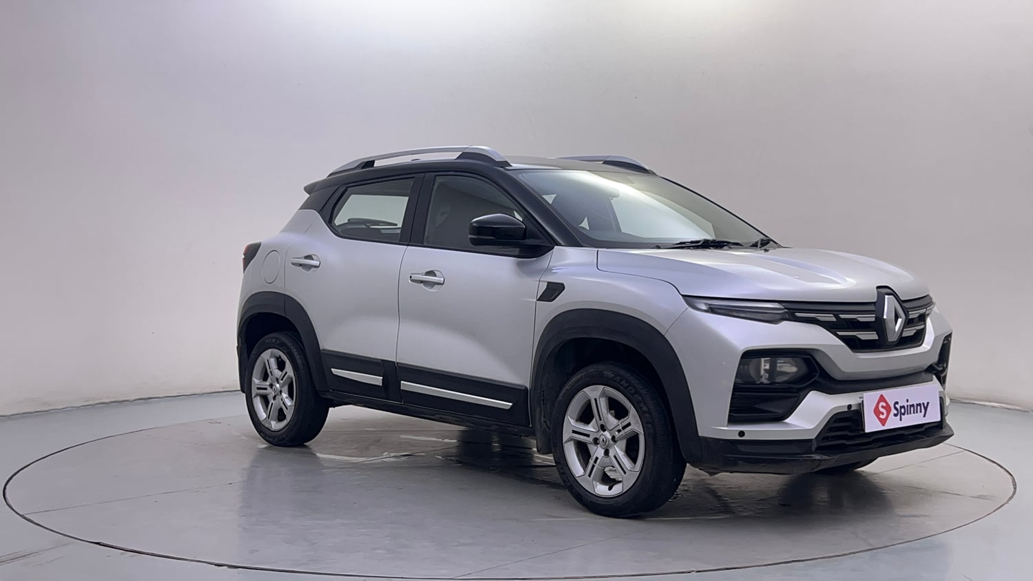 Used 2021 Renault Kiger RXT MT Dual Tone Petrol Manual exterior RIGHT FRONT CORNER VIEW