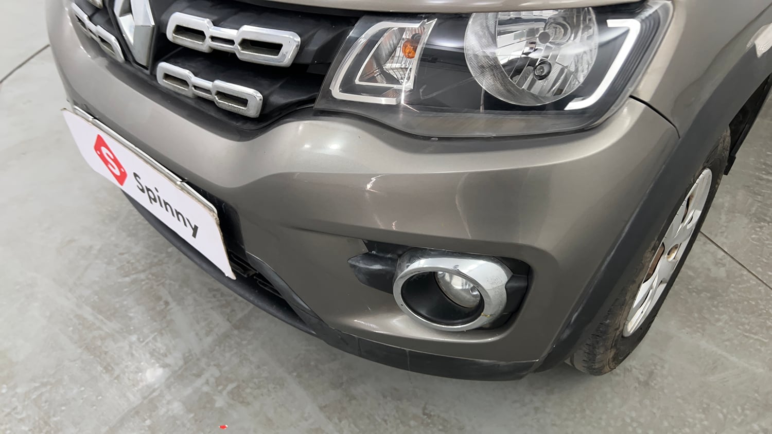 Used 2016 Renault Kwid RXT Petrol Manual dents MINOR SCRATCH