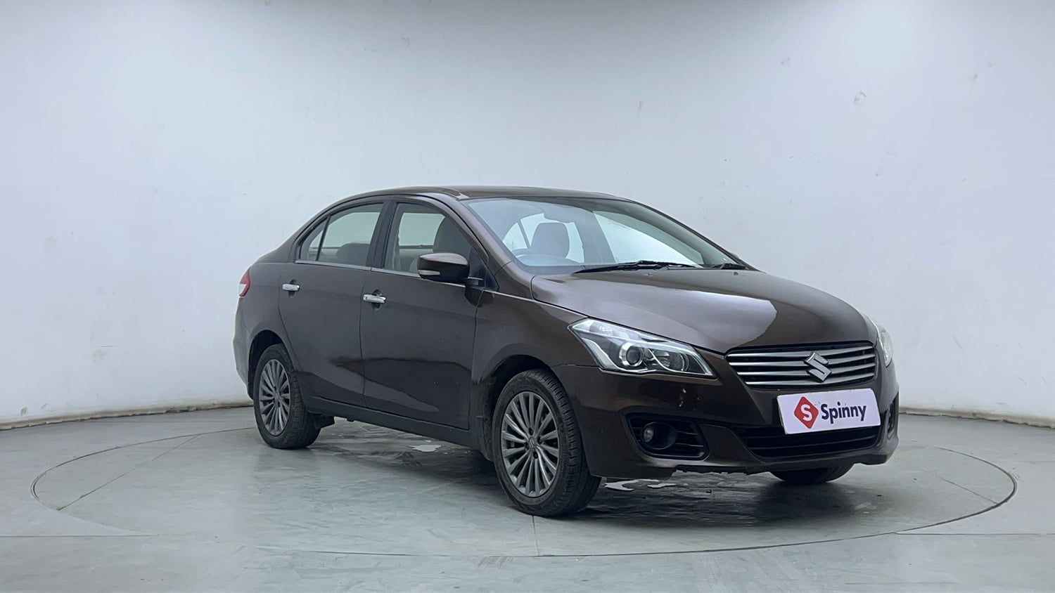 Used 2017 Maruti Suzuki Ciaz Alpha 1.4 MT Petrol Manual exterior RIGHT FRONT CORNER VIEW