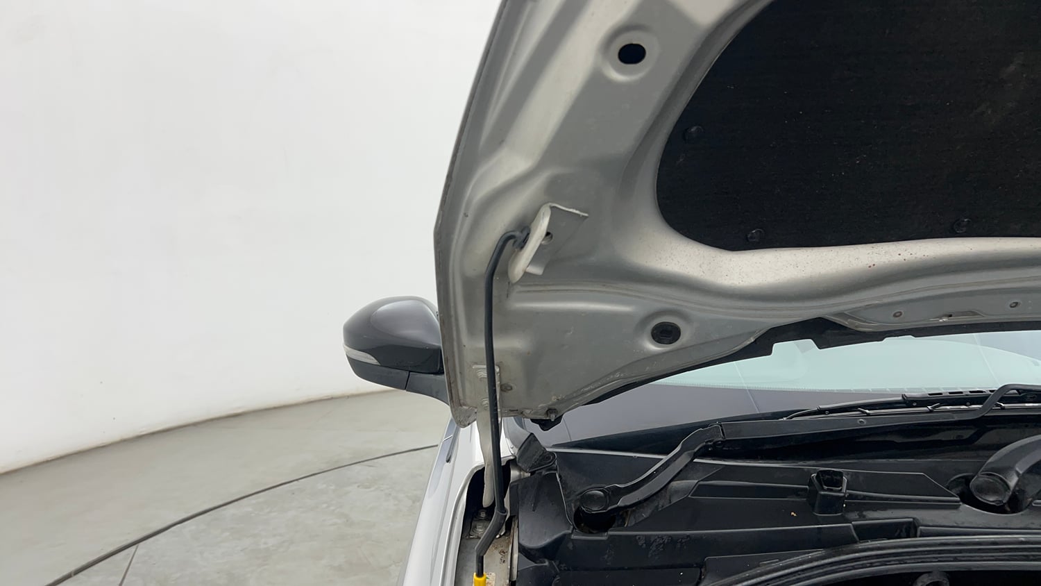 Used 2021 Tata Tigor XZ Plus Petrol Manual engine ENGINE RIGHT SIDE HINGE & APRON VIEW