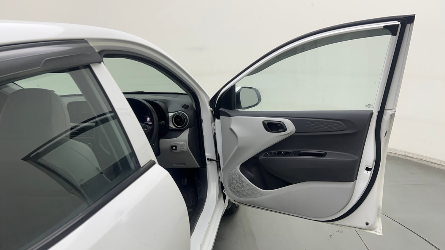 Used 2024 Hyundai Grand i10 Nios Magna 1.2 Kappa Petrol+CNG (Outside Fitted) Cng Manual interior RIGHT FRONT DOOR OPEN VIEW