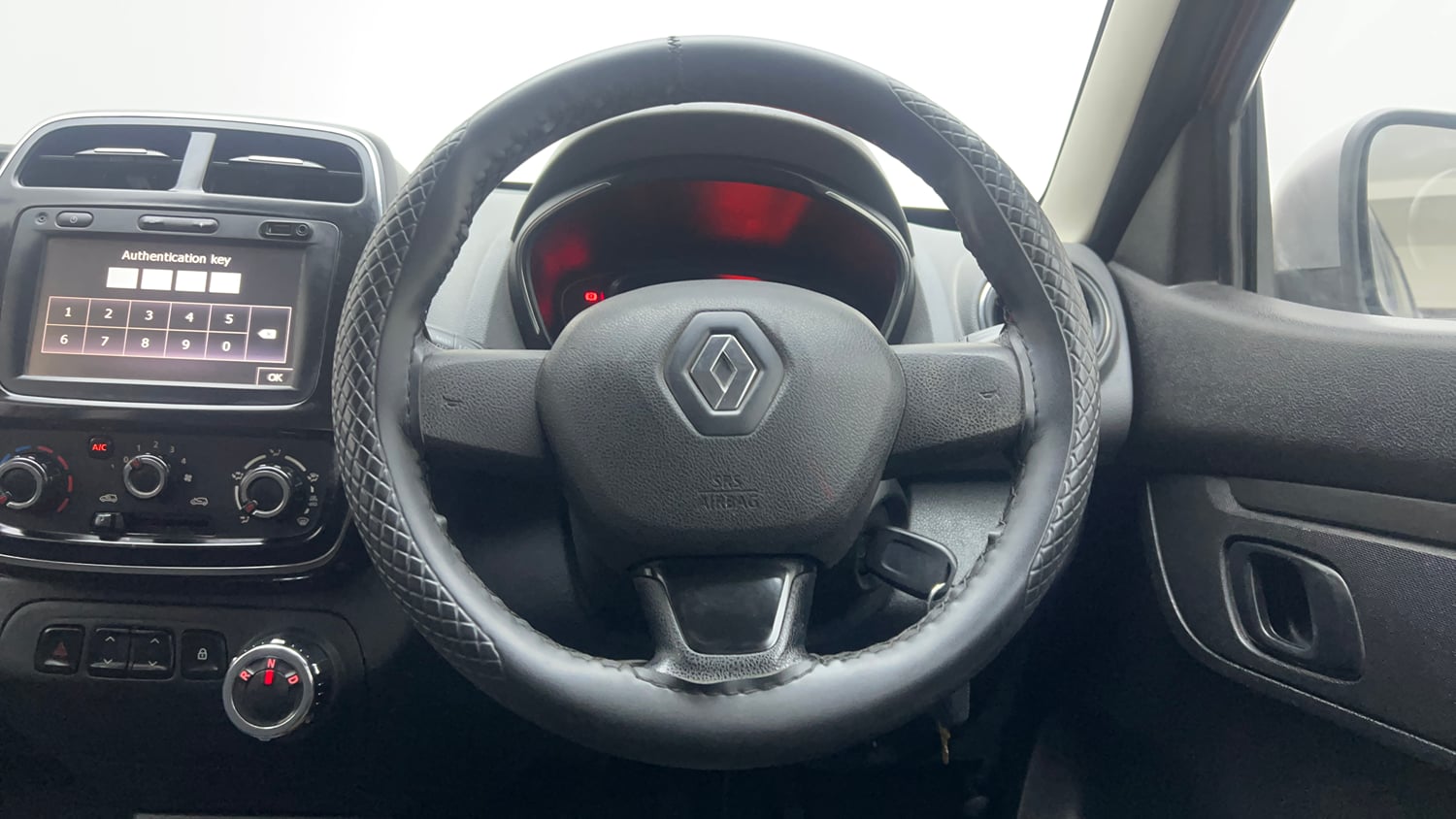 Used 2018 Renault Kwid 1.0 RXT AMT Opt Petrol Automatic interior STEERING VIEW