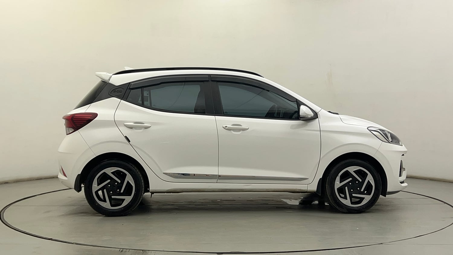 Used 2025 Hyundai Grand i10 Nios Sportz 1.2 Hy-CNG Duo Cng Manual exterior RIGHT SIDE VIEW