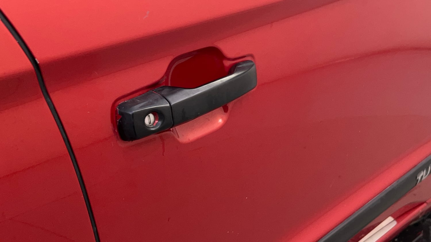 Used 2016 Mahindra TUV300 T8 Diesel Manual dents MINOR SCRATCH