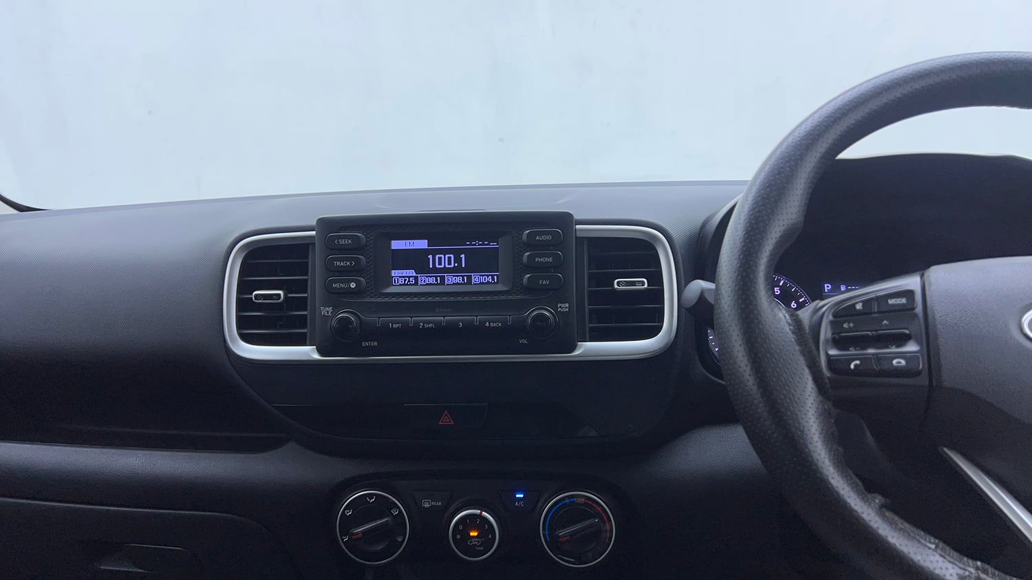 Used 2021 Hyundai Venue S 1.0 Turbo DCT Petrol Automatic interior MUSIC SYSTEM & AC CONTROL VIEW