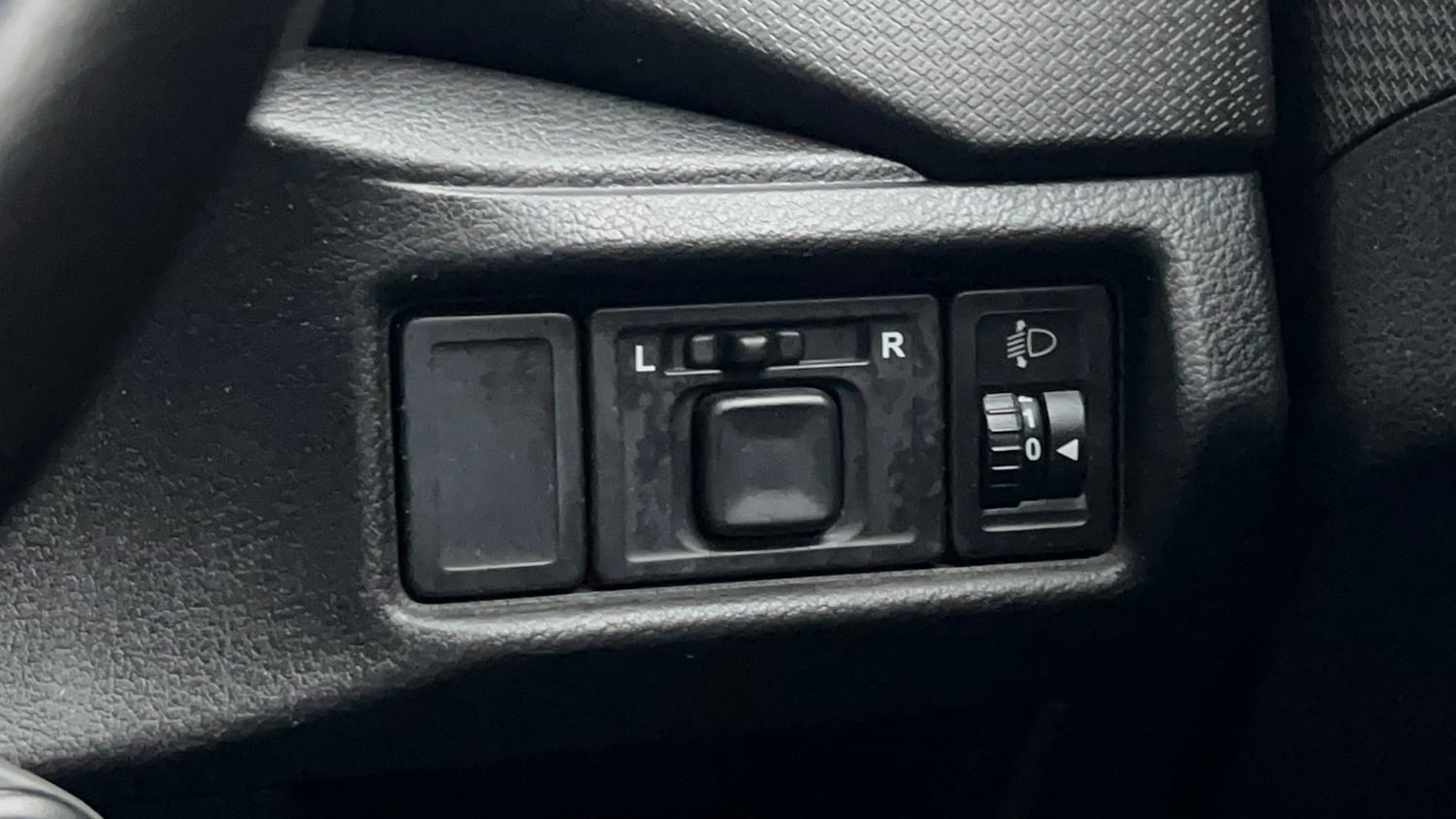Used 2019 Maruti Suzuki Vitara Brezza [2016-2020] VDi Diesel Manual top_features Adjustable ORVM