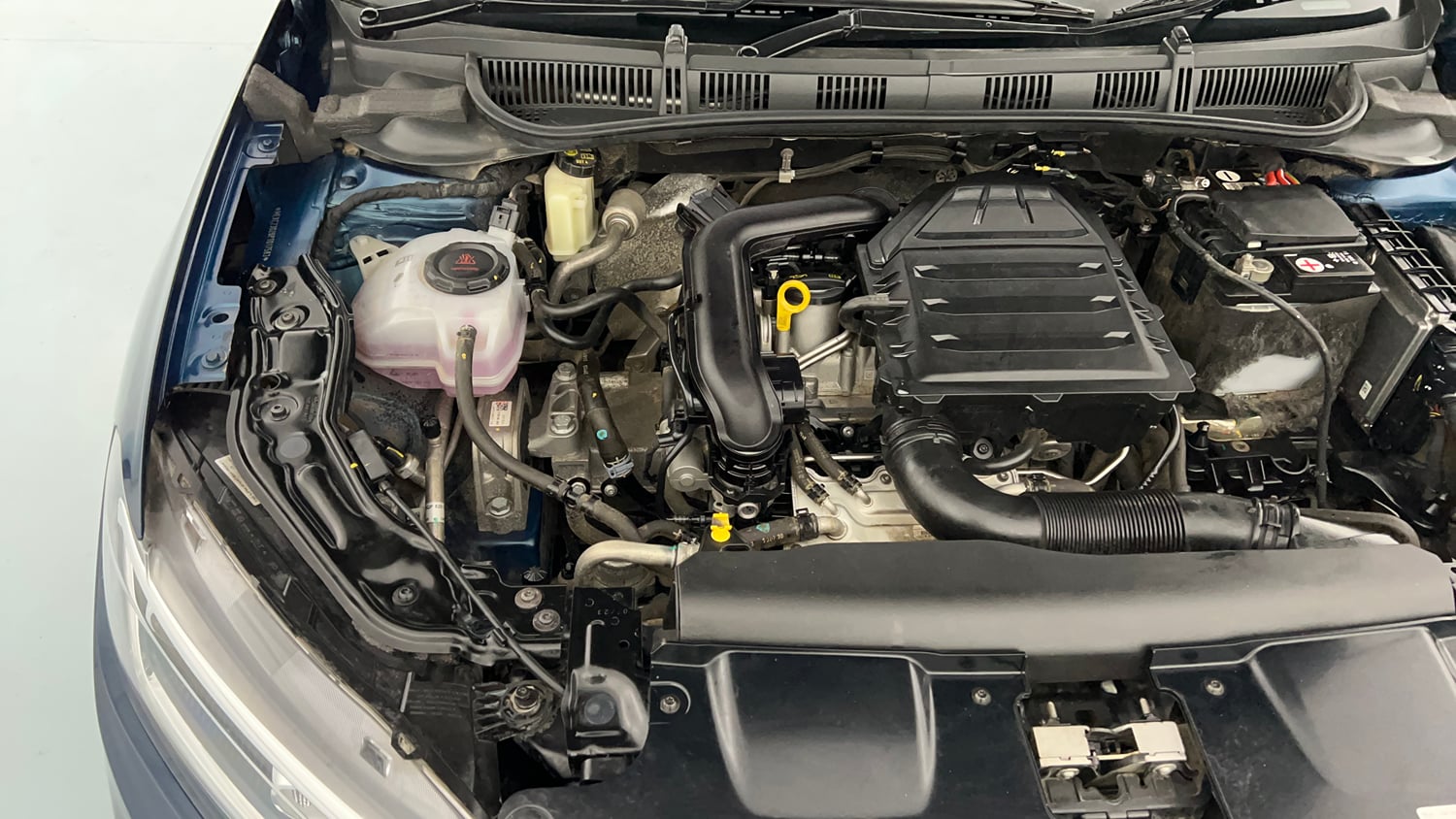 Used 2023 Volkswagen Virtus Topline 1.0 TSI MT Petrol Manual engine ENGINE RIGHT SIDE VIEW