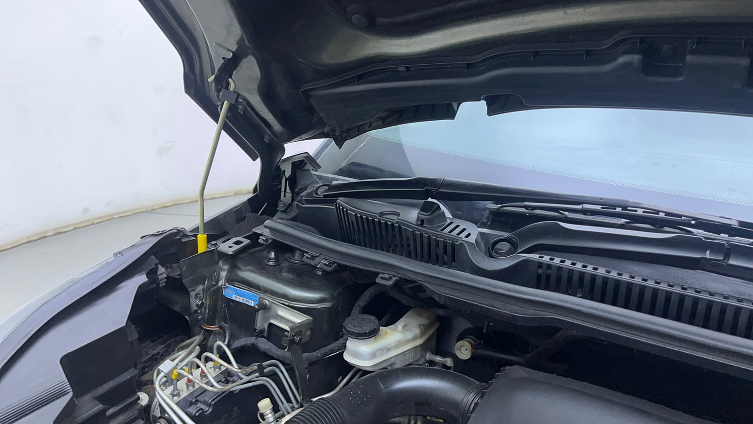 Used 2021 Tata Nexon XZA Plus Petrol Automatic engine ENGINE RIGHT SIDE HINGE & APRON VIEW