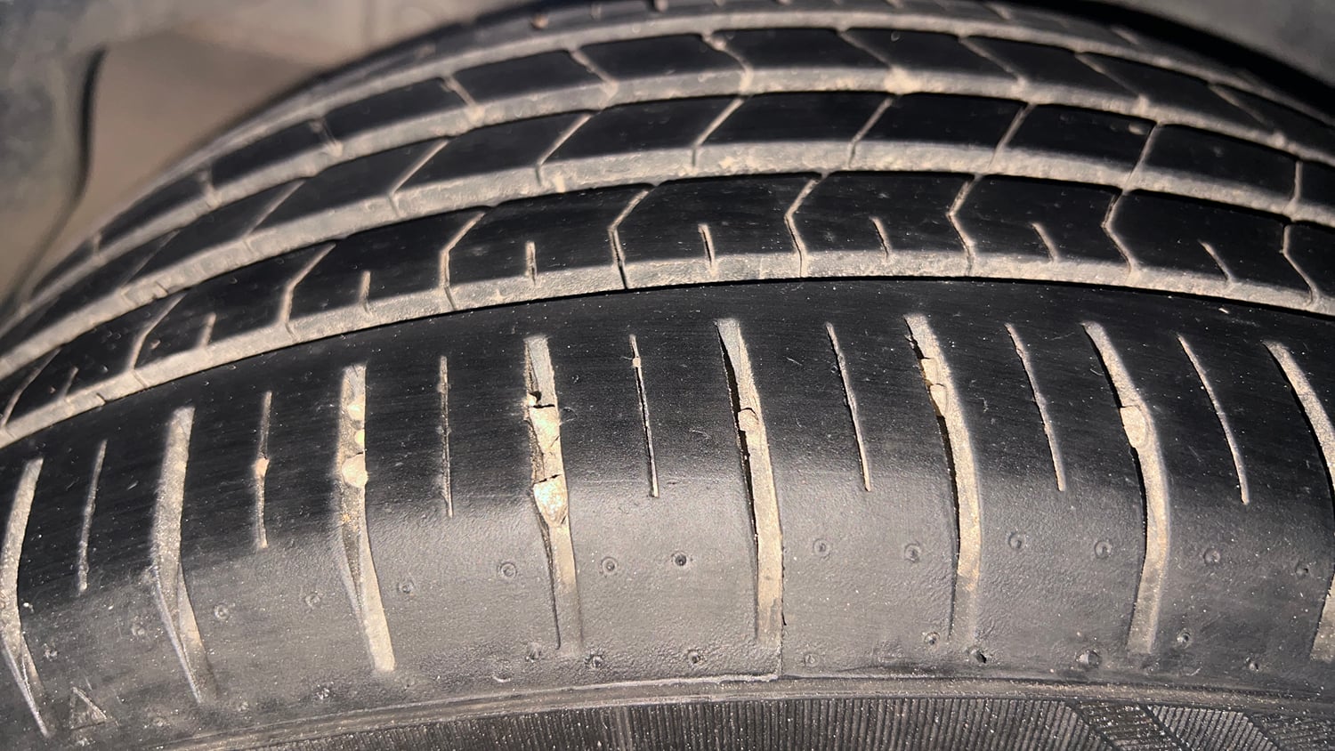 Used 2023 Maruti Suzuki Ciaz Alpha 1.5 Petrol Manual tyres RIGHT REAR TYRE TREAD VIEW