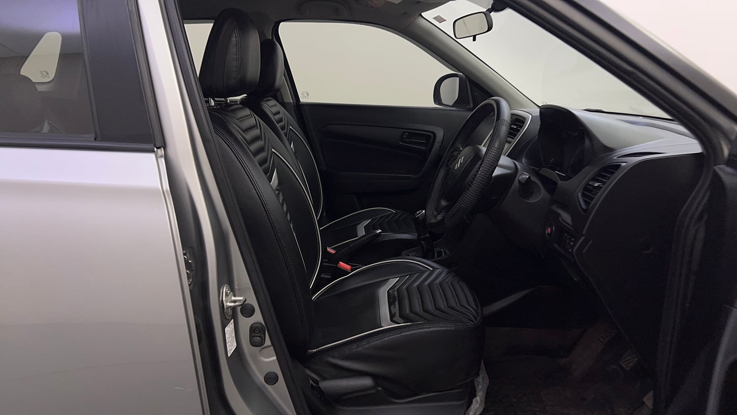 Used 2022 maruti-suzuki Vitara Brezza VXi Petrol Manual interior RIGHT SIDE FRONT DOOR CABIN VIEW
