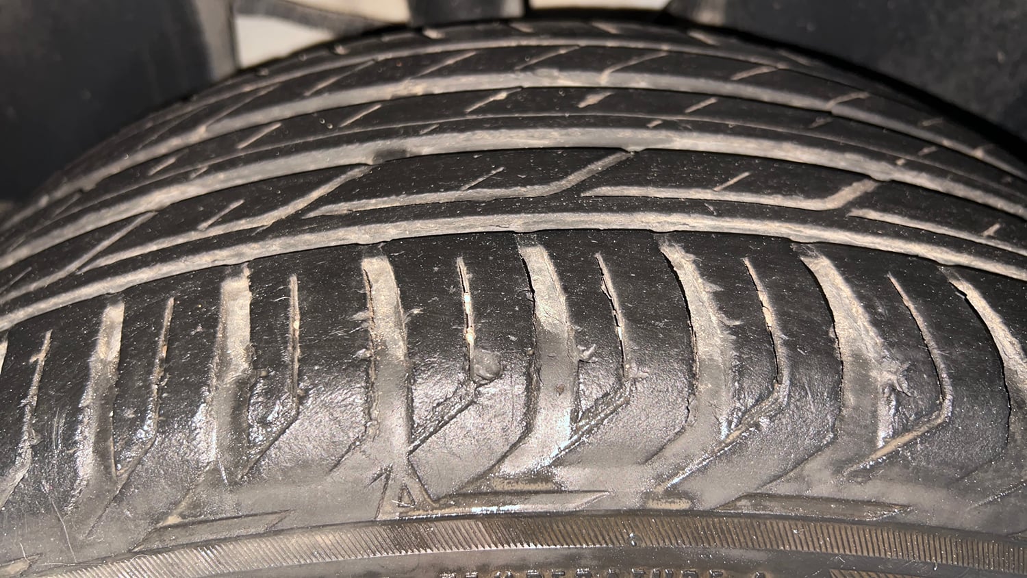 Used 2024 Jeep Compass Limited (O) 2.0 Diesel Diesel Manual tyres RIGHT REAR TYRE TREAD VIEW