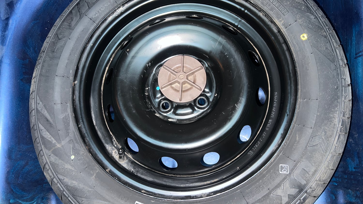 Used 2022 Maruti Suzuki Ignis Zeta 1.2 MT Petrol Manual tyres SPARE TYRE VIEW
