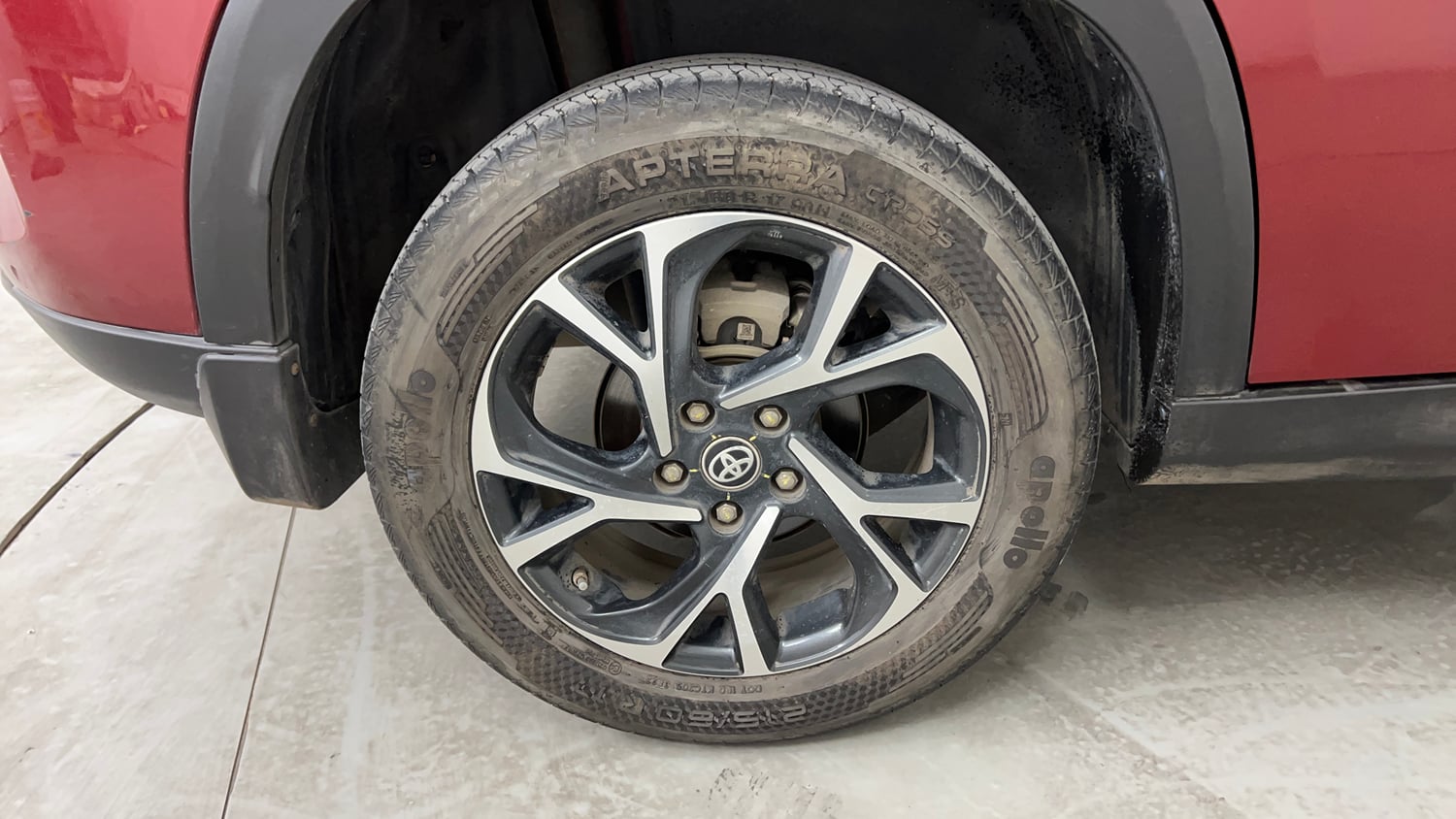 Used 2023 Toyota Urban Cruiser Hyryder V Hybrid Hybrid Automatic tyres RIGHT REAR TYRE RIM VIEW