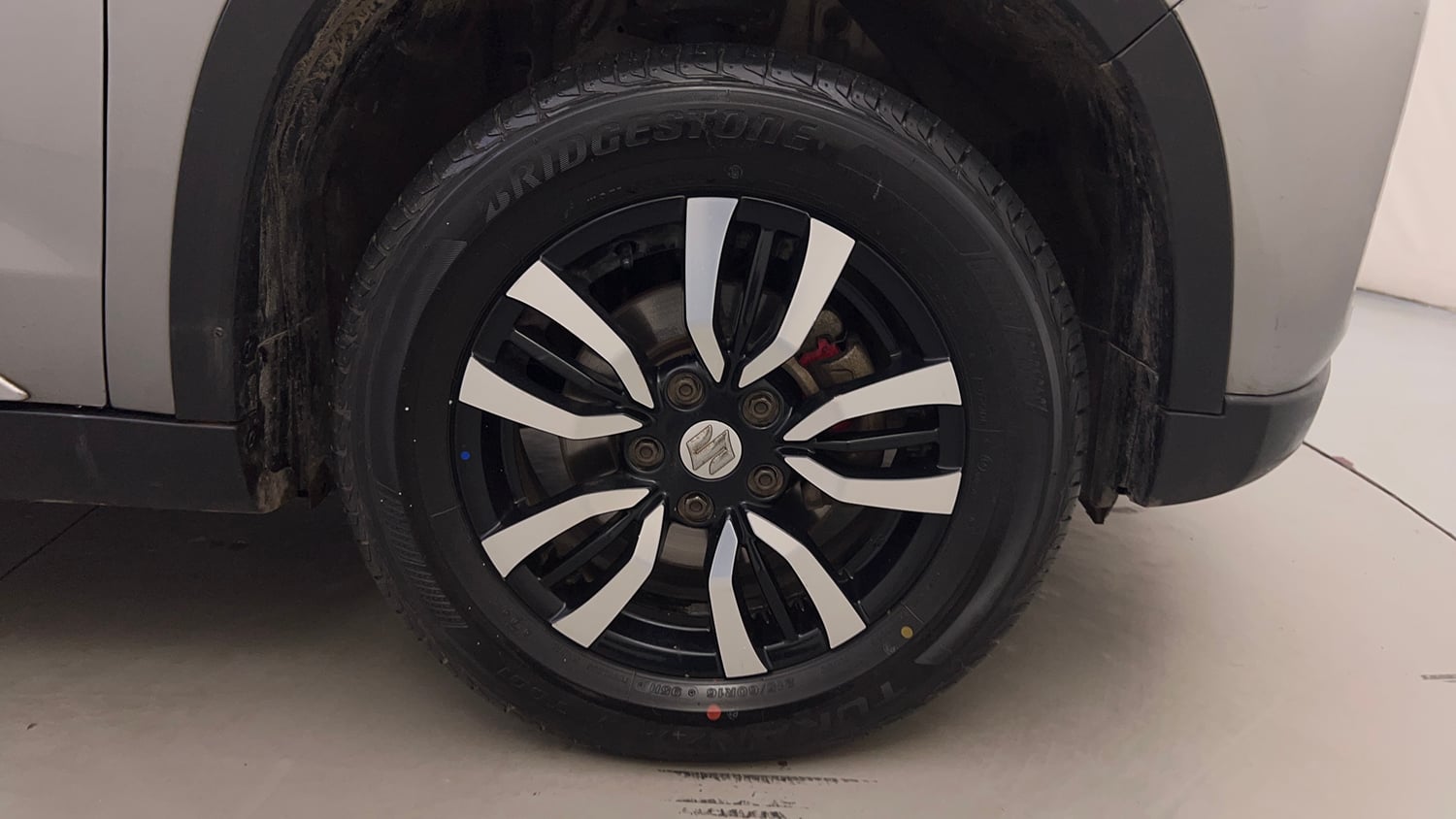 Used 2022 maruti-suzuki Vitara Brezza VXi Petrol Manual tyres RIGHT FRONT TYRE RIM VIEW