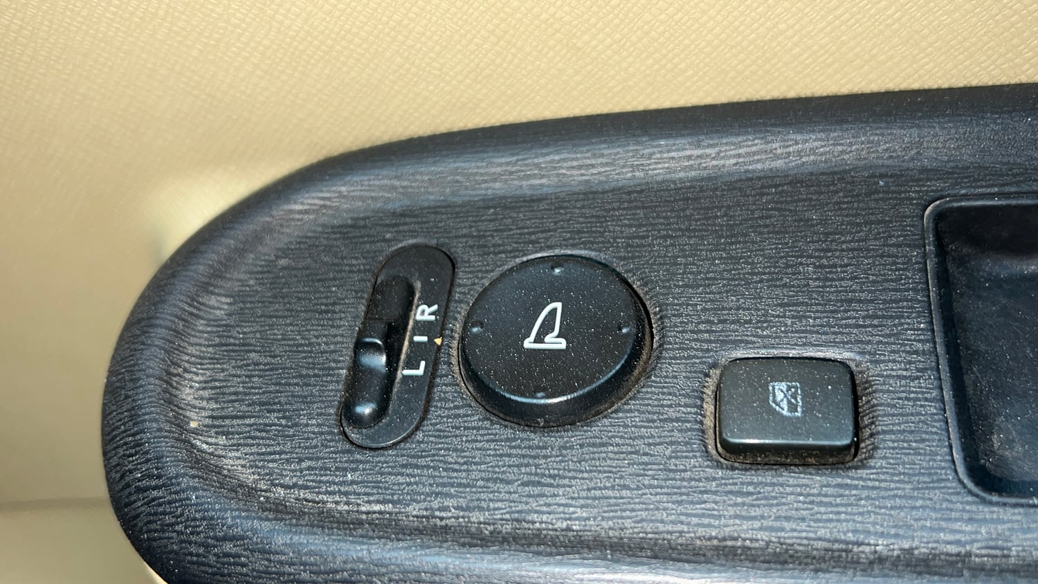 Used 2015 Honda Amaze 1.2 S i-VTEC Petrol Manual top_features Adjustable ORVM