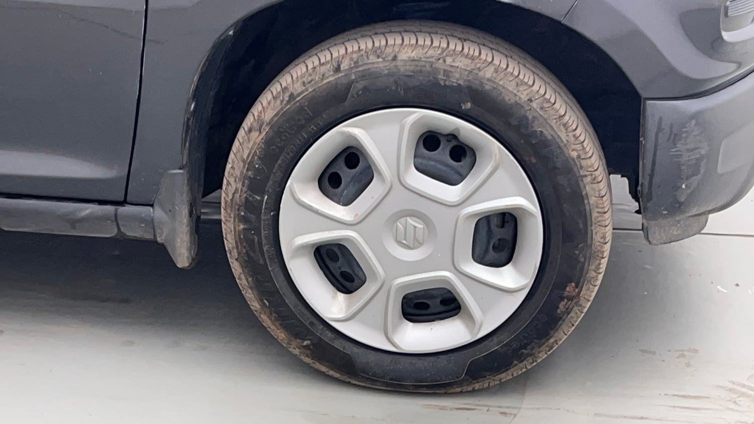Used 2022 Maruti Suzuki S-Presso VXi (O) Petrol Manual tyres RIGHT FRONT TYRE RIM VIEW