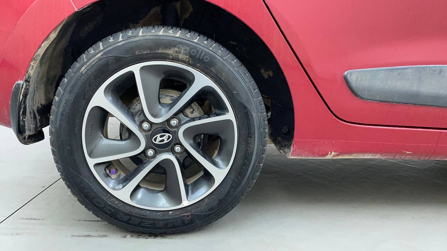 Used 2017 Hyundai Grand i10 Asta 1.2 Kappa VTVT Petrol Manual tyres RIGHT REAR TYRE RIM VIEW