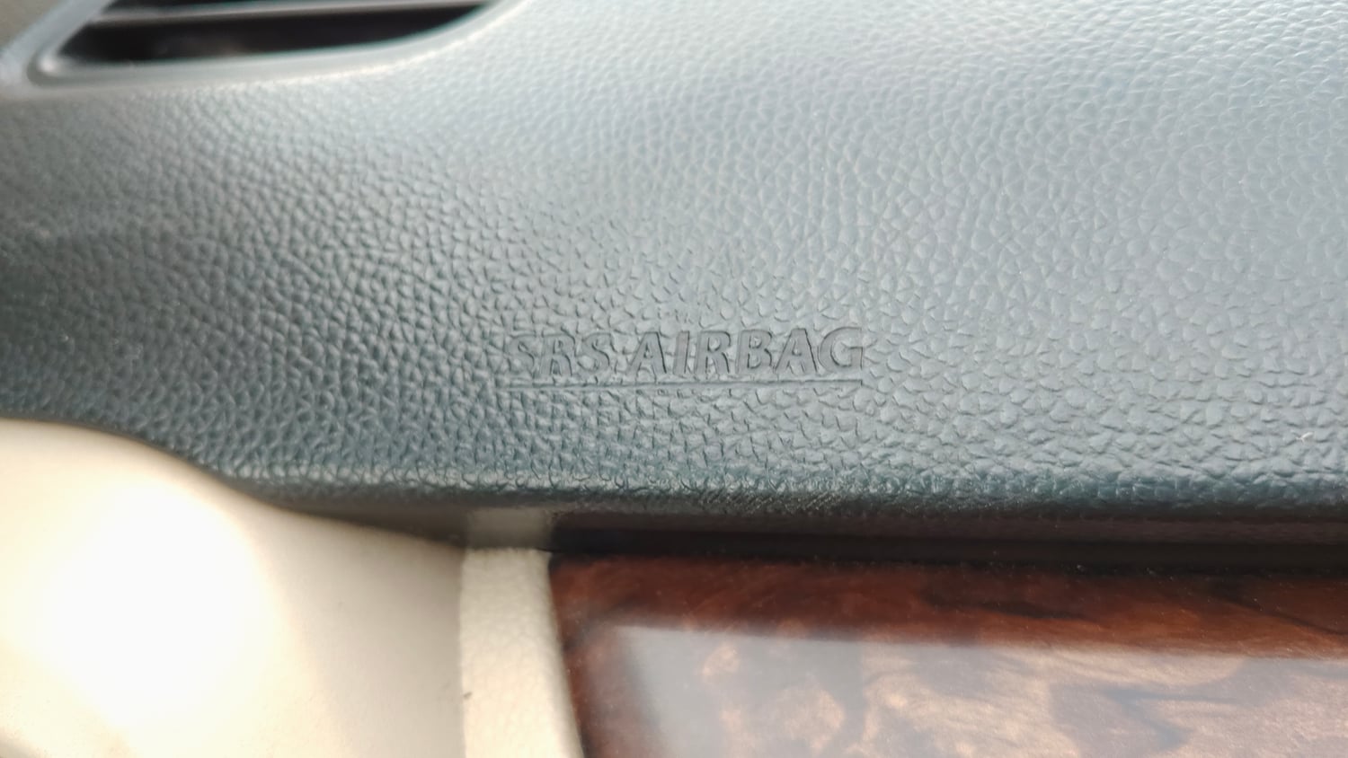 Used 2017 Maruti Suzuki Dzire VXi AMT Petrol Automatic top_features Airbags