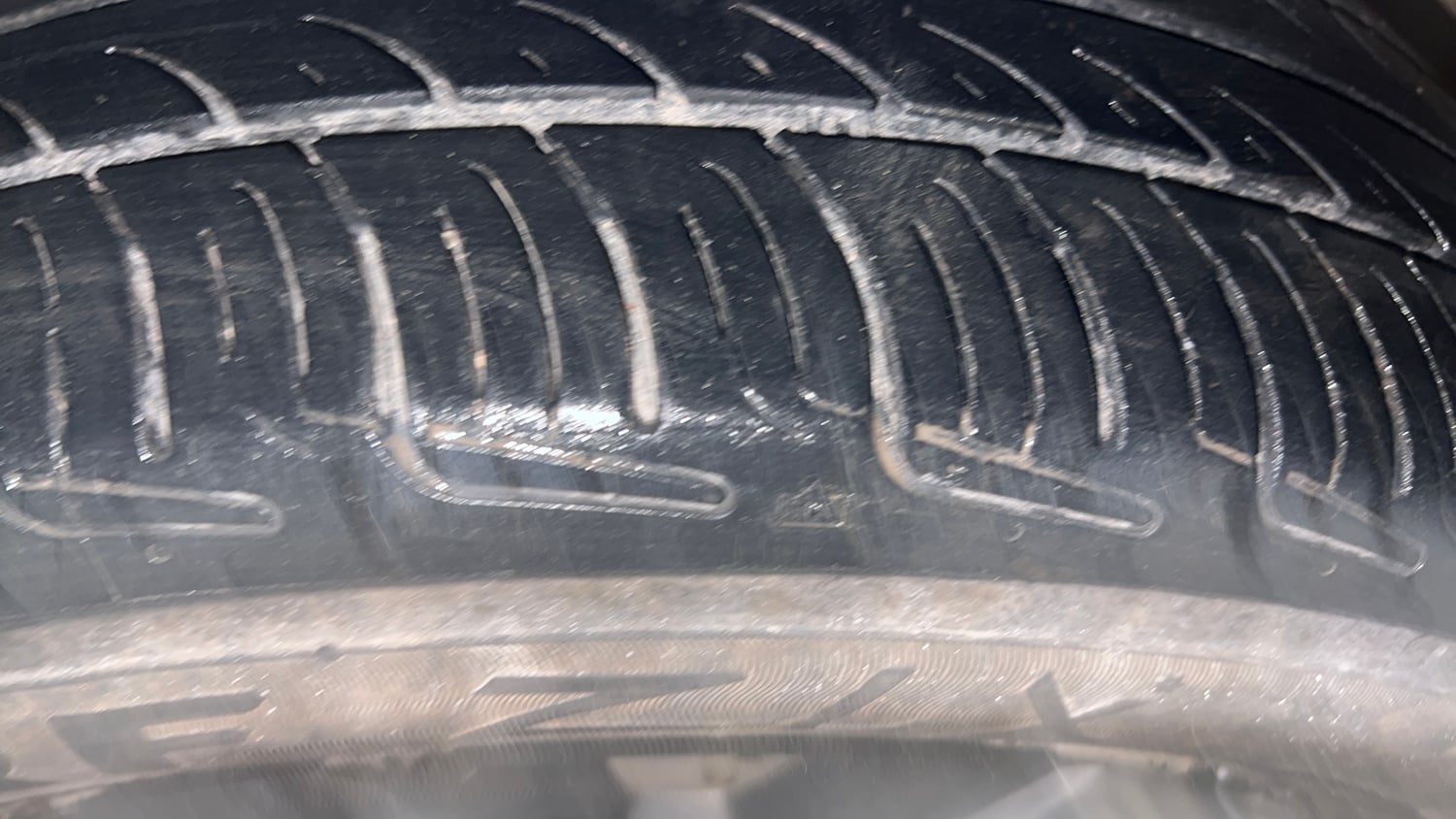 Used 2018 Hyundai Elite i20 Asta 1.2 AT Petrol Automatic tyres LEFT FRONT TYRE TREAD VIEW