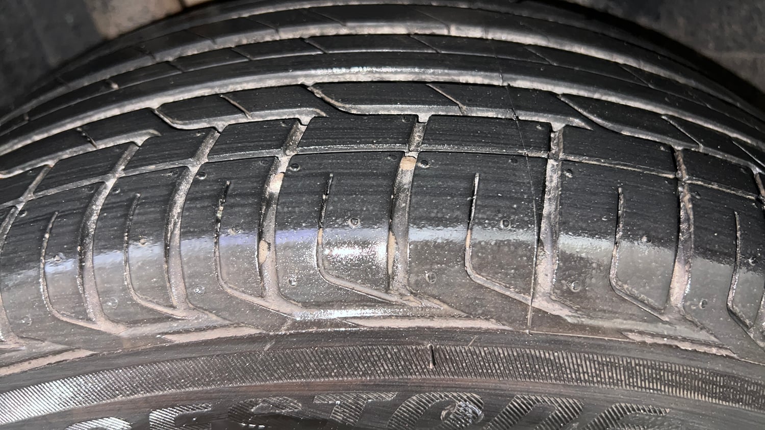 Used 2022 maruti-suzuki Vitara Brezza VXi Petrol Manual tyres RIGHT REAR TYRE TREAD VIEW