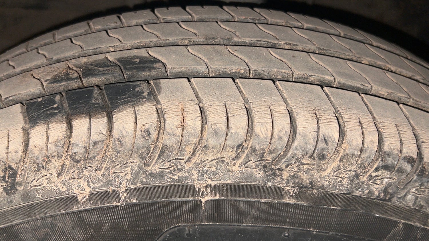 Used 2022 Maruti Suzuki S-Presso VXi (O) Petrol Manual tyres LEFT FRONT TYRE TREAD VIEW