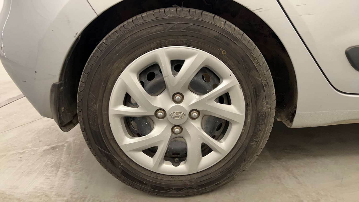 Used 2019 Hyundai Grand i10 Sportz 1.2 Kappa VTVT CNG (Outside Fitted) Cng Manual tyres RIGHT REAR TYRE RIM VIEW