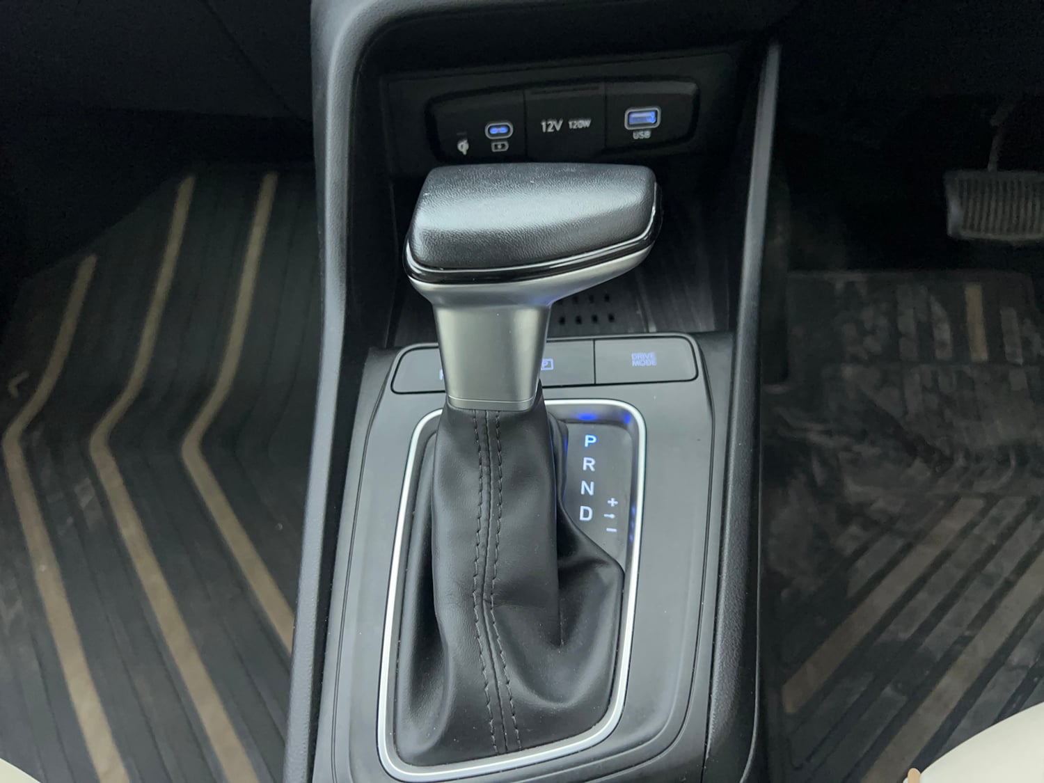 Used 2024 Hyundai Verna SX (O) 1.5 Petrol IVT Petrol Automatic interior GEAR  KNOB VIEW