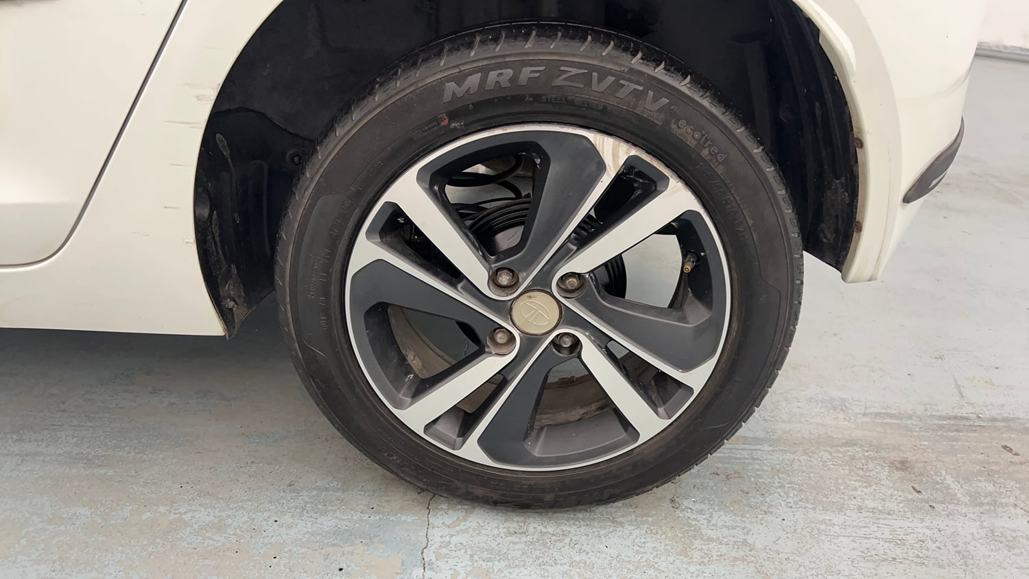 Used 2021 Tata Altroz XZ Petrol Petrol Manual tyres LEFT REAR TYRE RIM VIEW