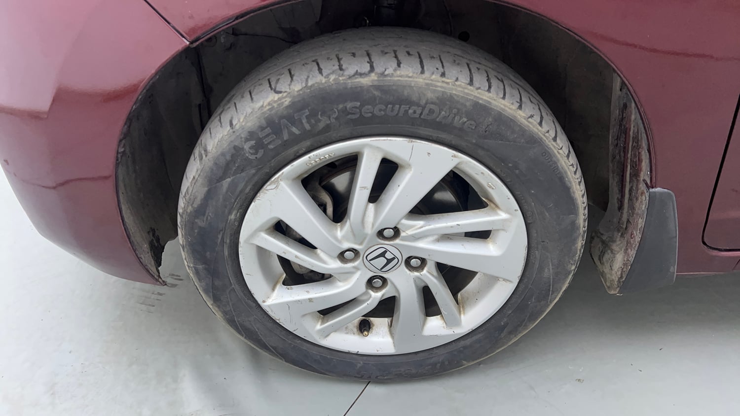 Used 2016 Honda Jazz V Petrol Petrol Manual tyres LEFT FRONT TYRE RIM VIEW