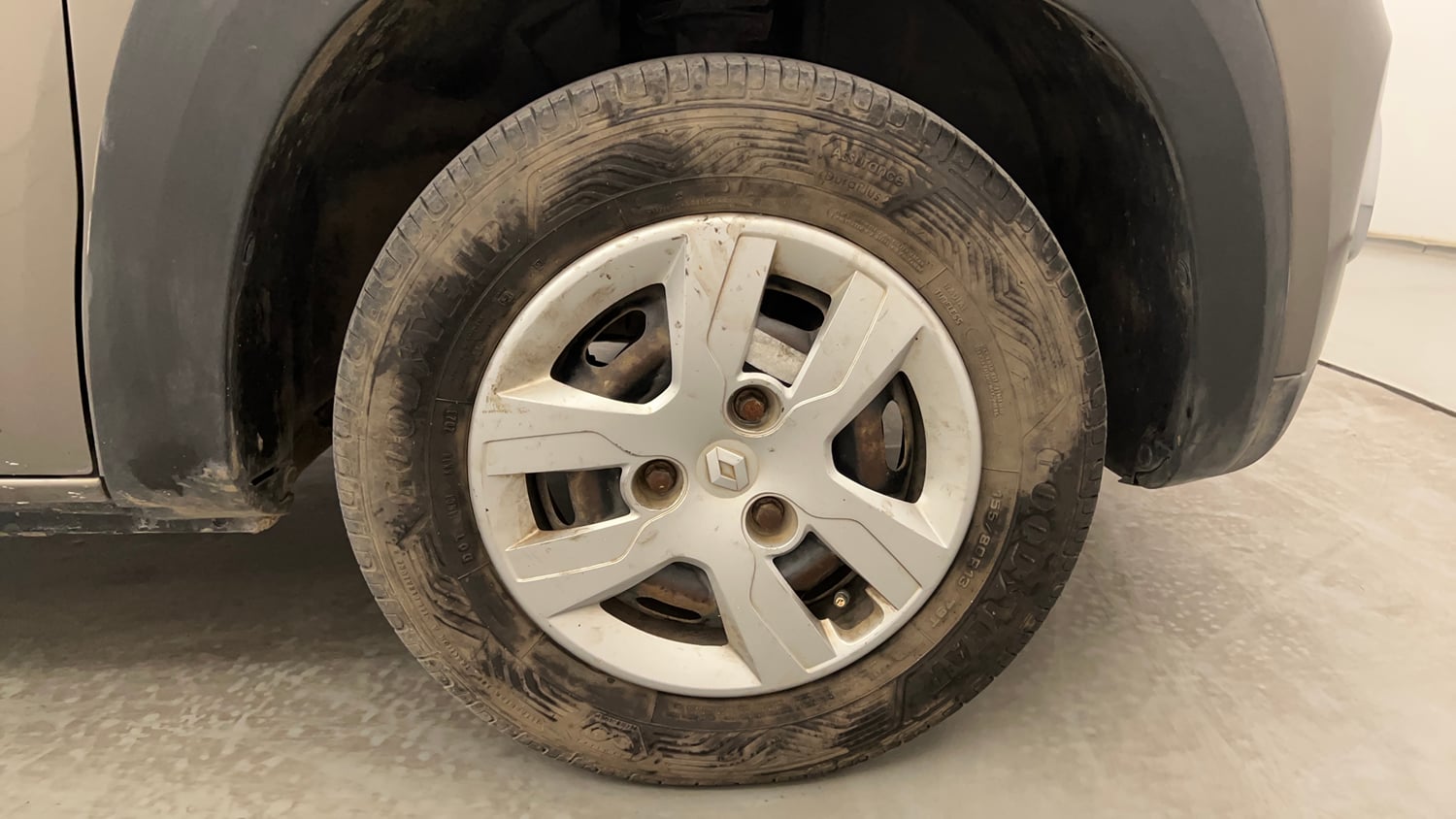 Used 2016 Renault Kwid RXT Petrol Manual tyres RIGHT FRONT TYRE RIM VIEW
