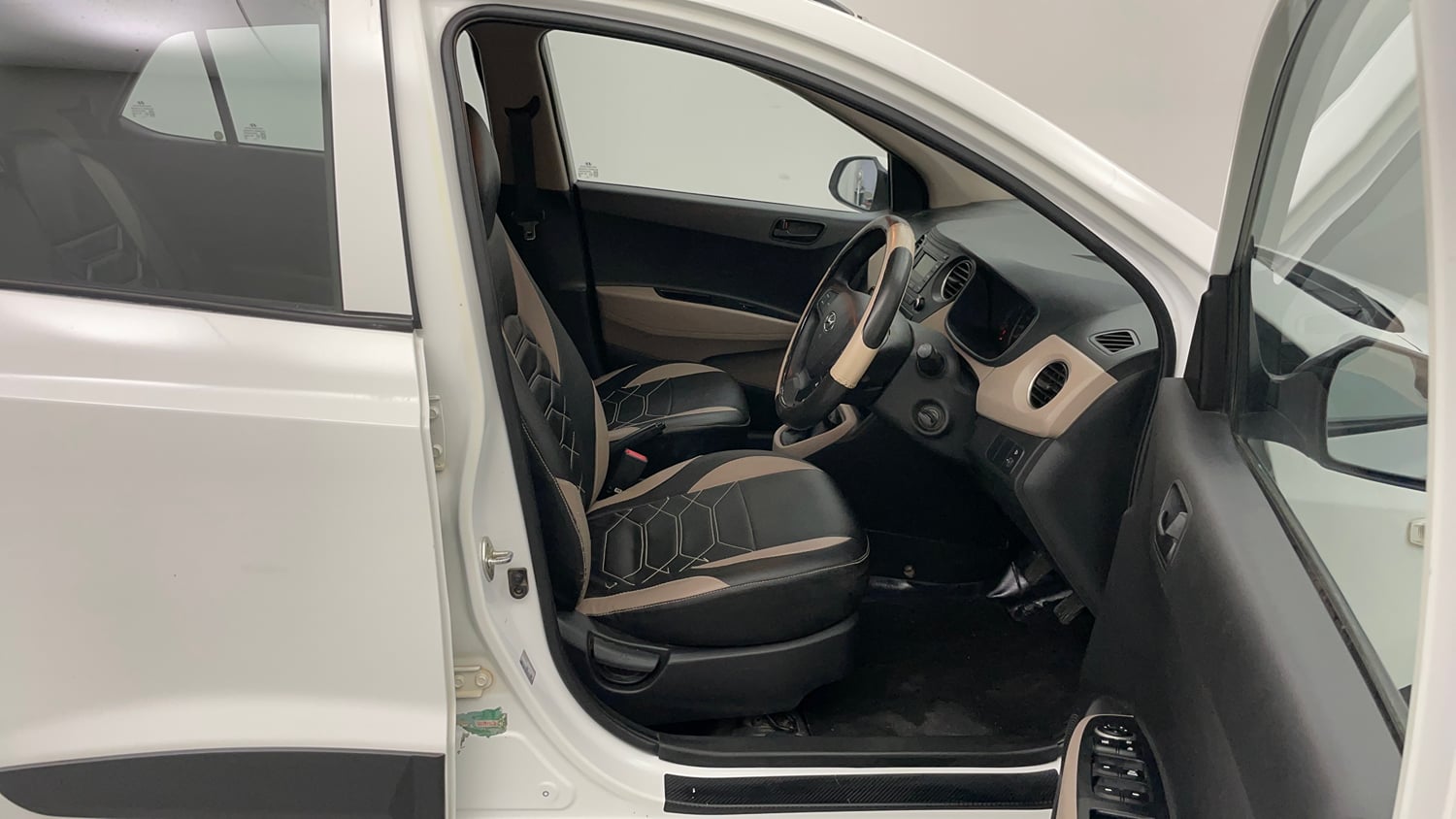 Used 2019 Hyundai Grand i10 Magna 1.2 Kappa VTVT Petrol Manual interior RIGHT SIDE FRONT DOOR CABIN VIEW