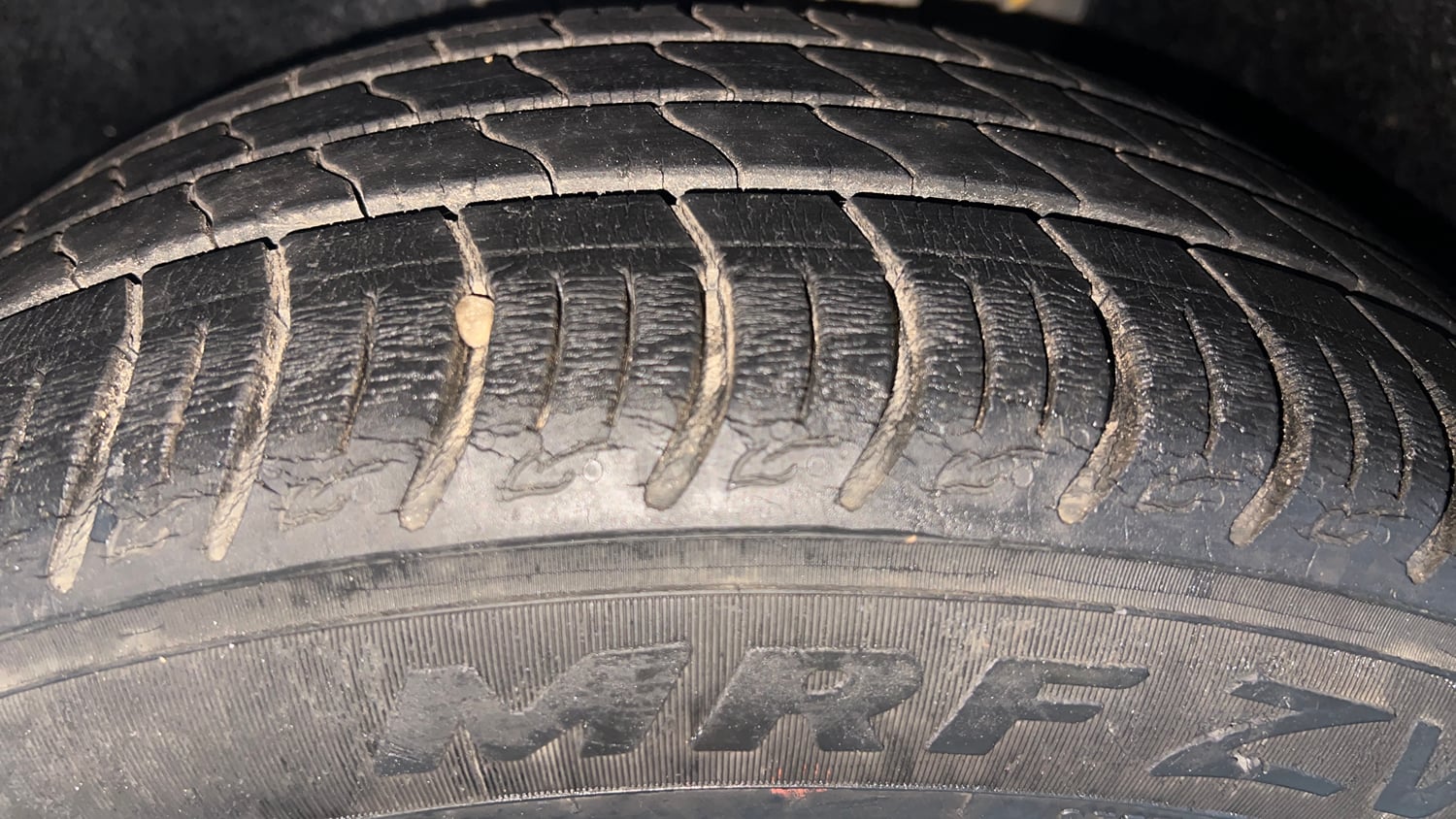 Used 2021 Tata Altroz XZ Petrol Petrol Manual tyres LEFT FRONT TYRE TREAD VIEW