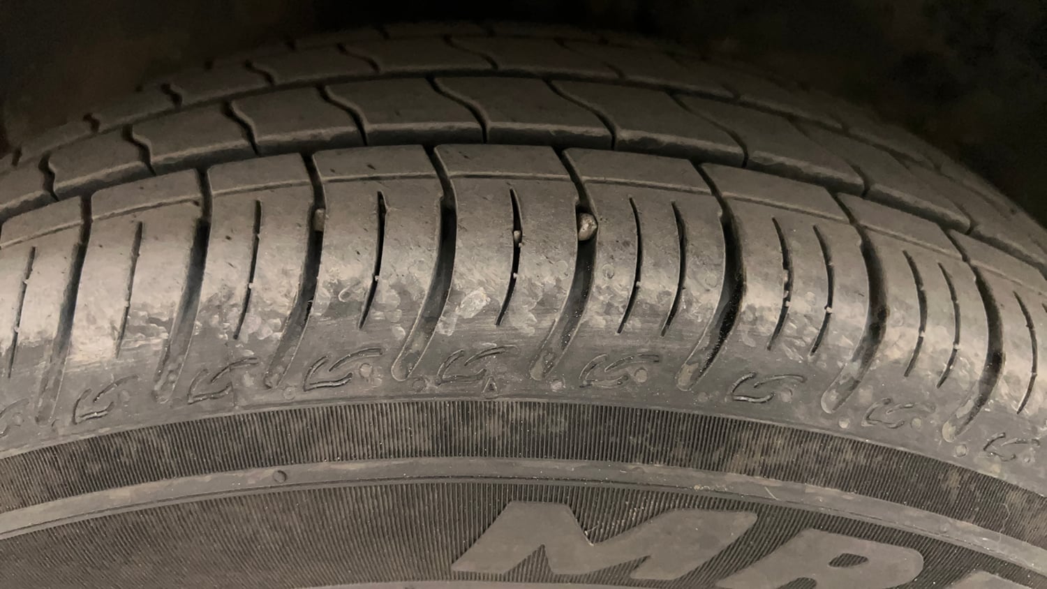 Used 2014 Ford Figo Duratec Petrol Titanium 1.2 Petrol Manual tyres LEFT FRONT TYRE TREAD VIEW