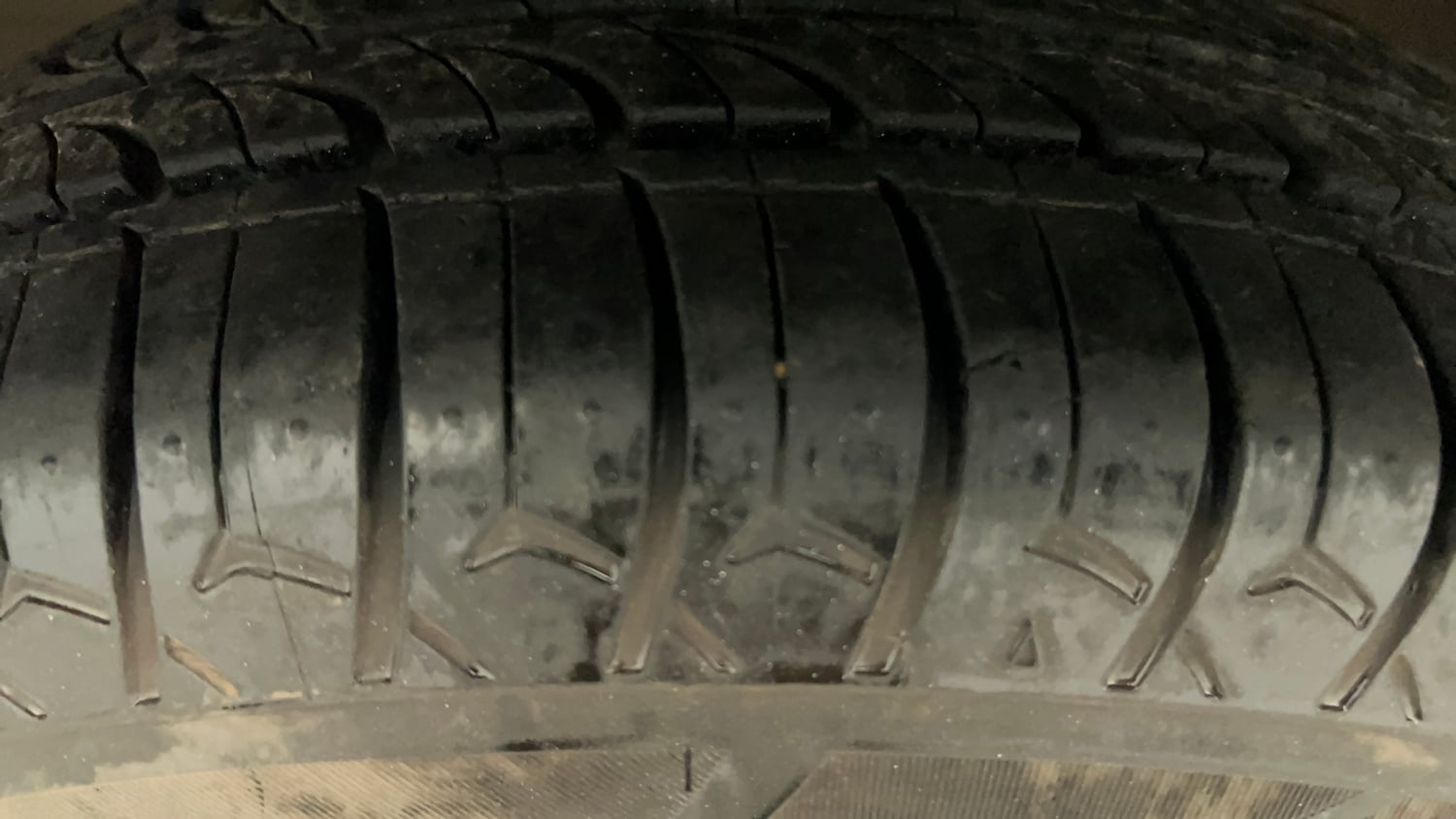 Used 2019 Maruti Suzuki Dzire VXi AMT Petrol Automatic tyres LEFT FRONT TYRE TREAD VIEW