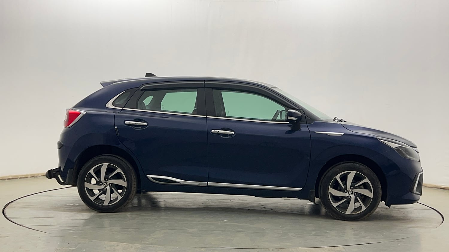 Used 2023 Toyota Glanza V AMT Petrol Automatic exterior RIGHT SIDE VIEW