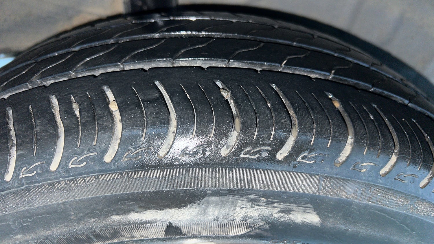 Used 2024 honda Amaze 2nd Generation VX 1.2 Petrol MT Petrol Manual tyres RIGHT REAR TYRE TREAD VIEW
