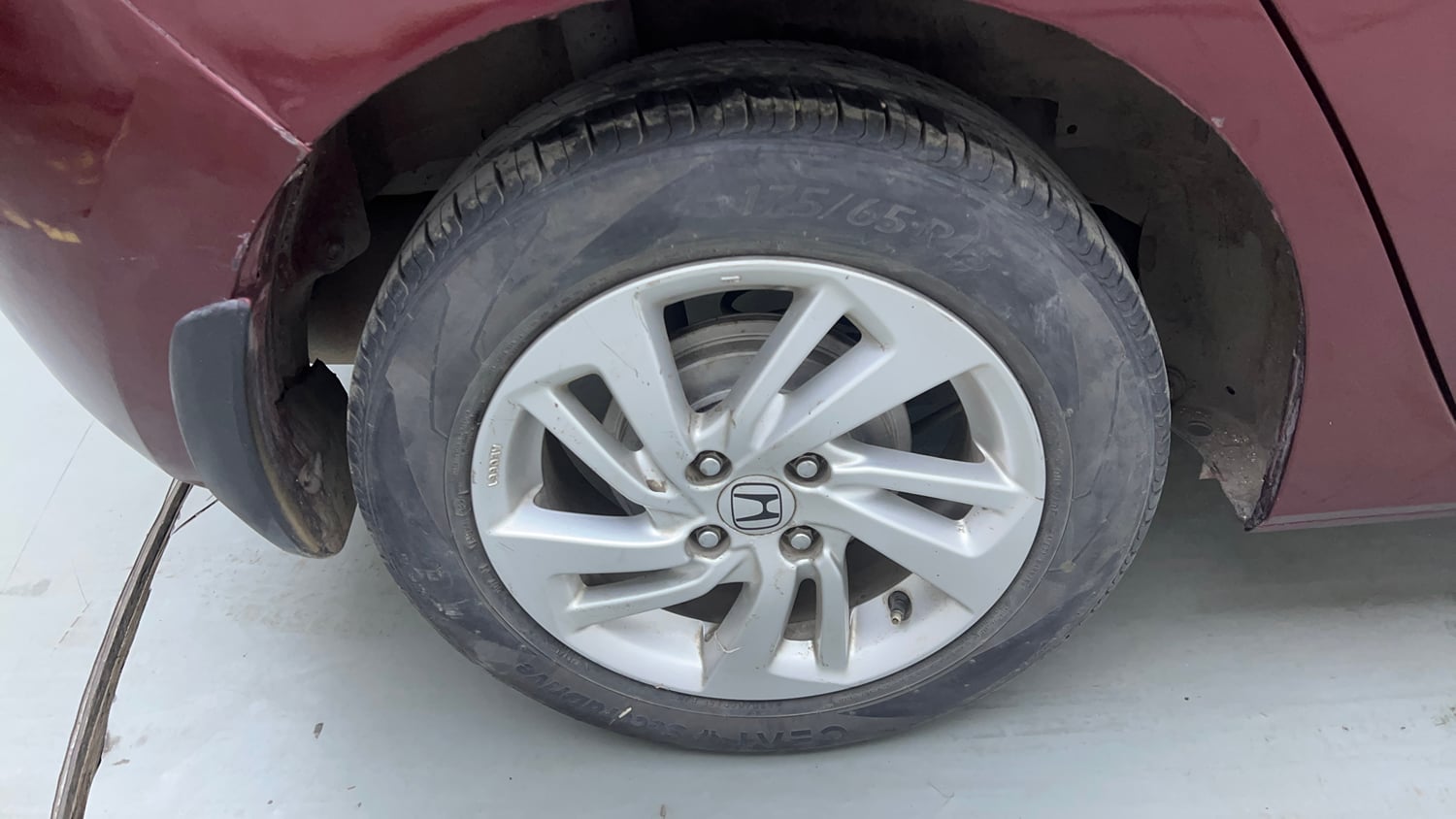 Used 2016 Honda Jazz V Petrol Petrol Manual tyres RIGHT REAR TYRE RIM VIEW