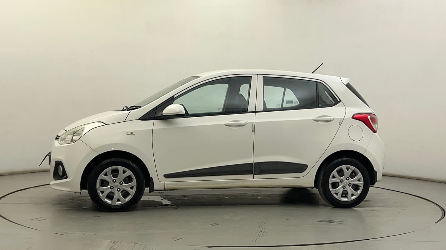 Used 2015 Hyundai Grand i10 Magna 1.2 Kappa VTVT Petrol Manual exterior LEFT SIDE VIEW