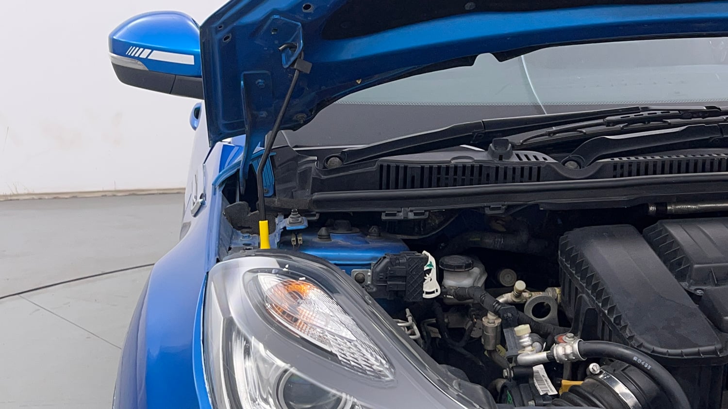 Used 2018 Tata Nexon XZ Plus Diesel Diesel Manual engine ENGINE RIGHT SIDE HINGE & APRON VIEW