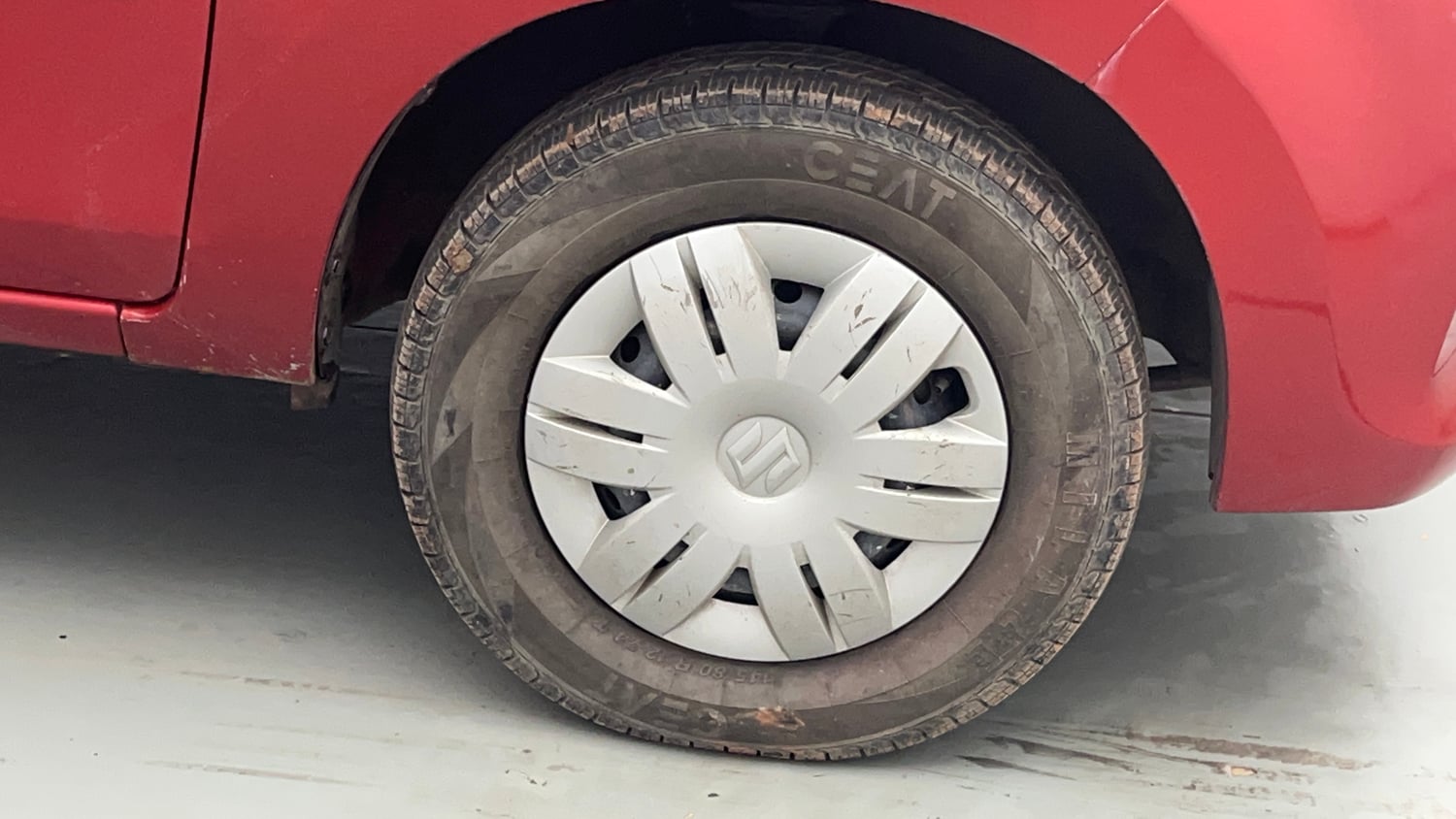 Used 2017 Maruti Suzuki Alto 800 VXi Petrol Manual tyres RIGHT FRONT TYRE RIM VIEW