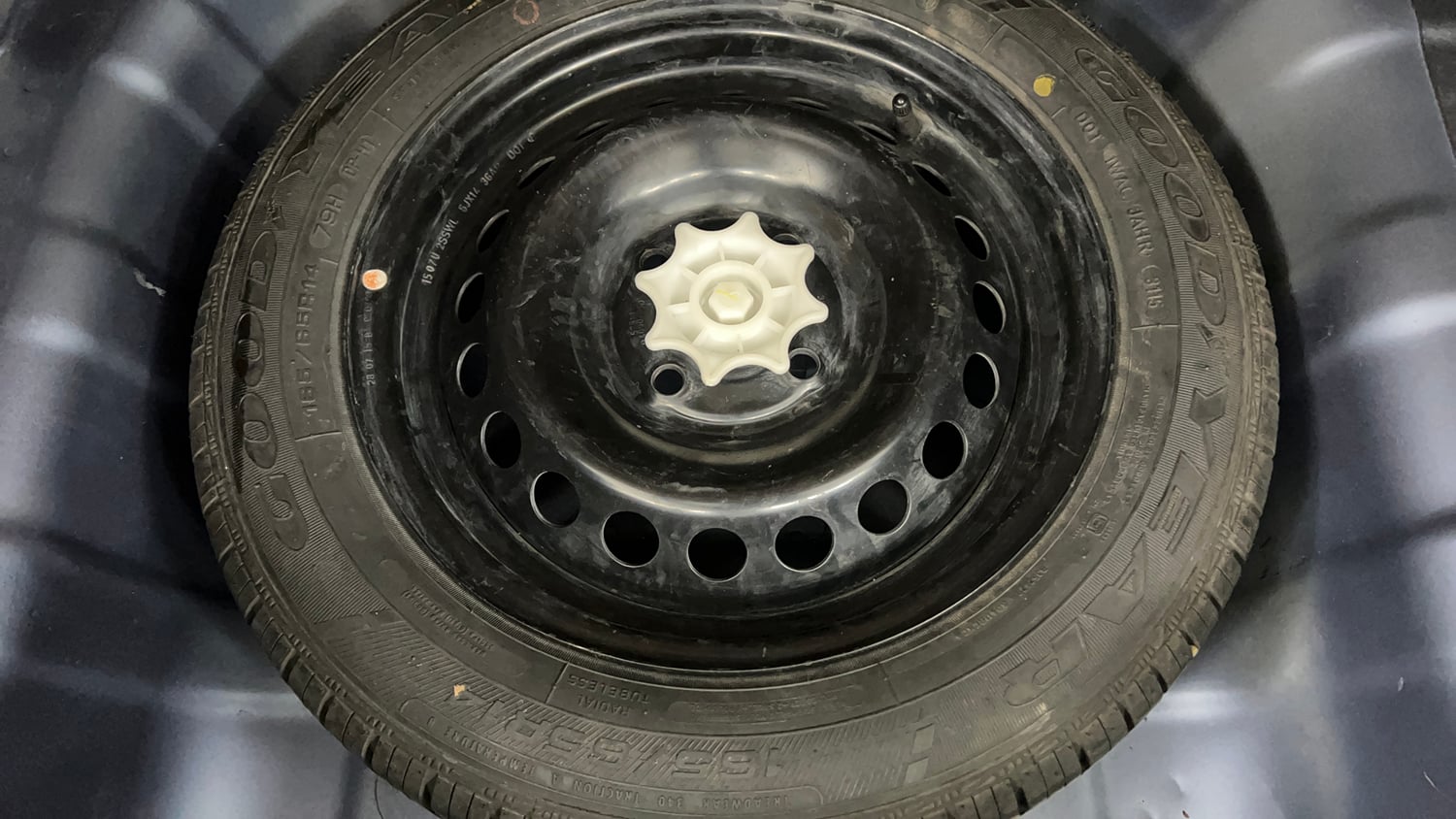 Used 2015 Hyundai Xcent SX 1.2 Petrol Manual tyres SPARE TYRE VIEW