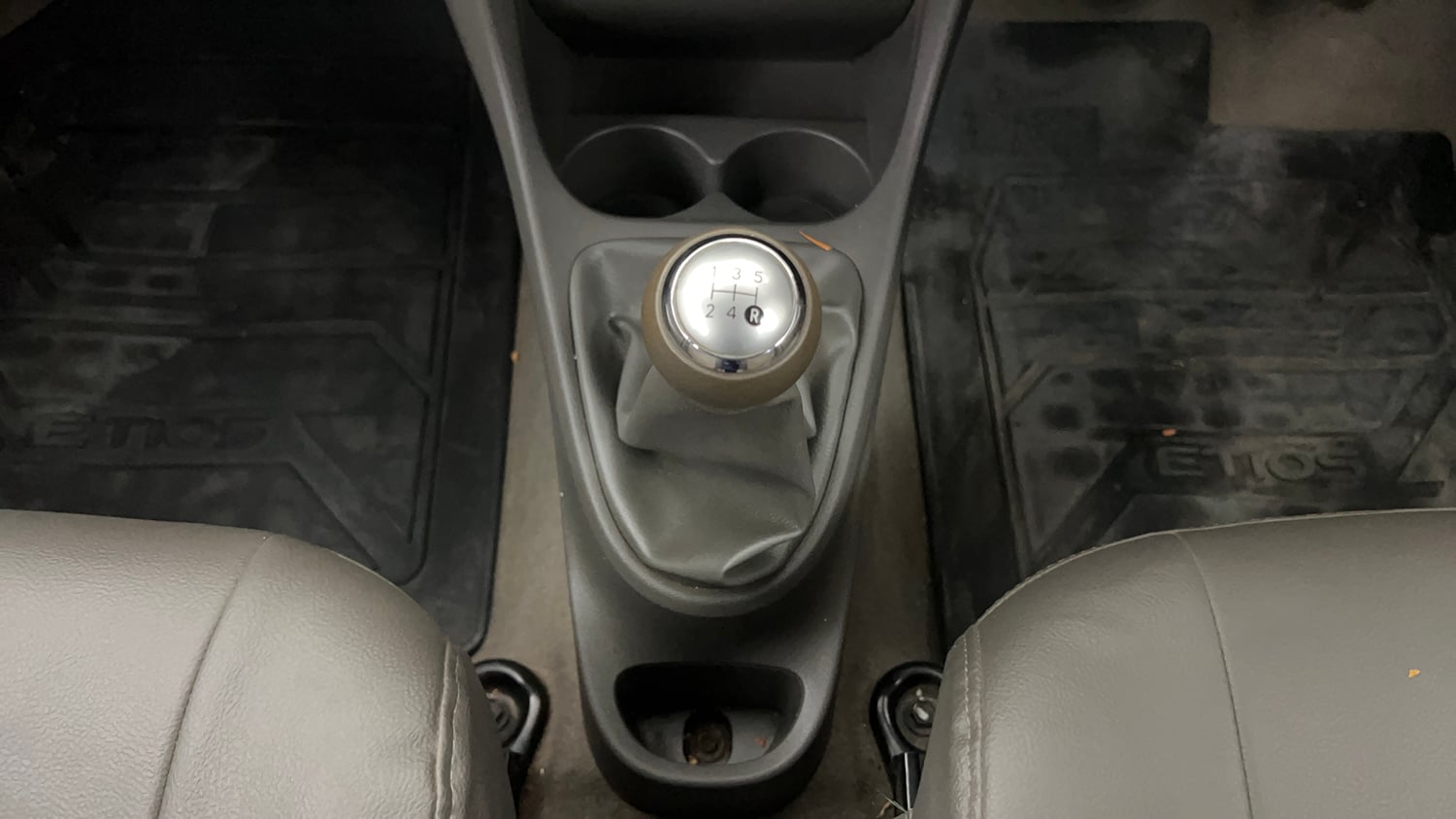 Used 2015 Toyota Etios Liva V Petrol Manual interior GEAR  KNOB VIEW