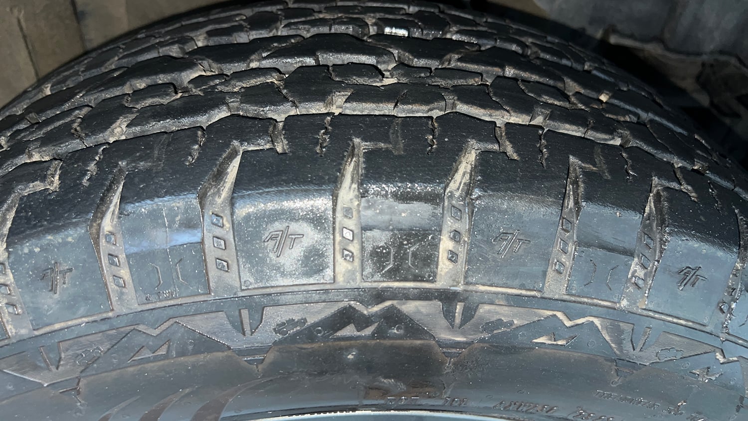 Used 2022 mahindra Thar LX Hard Top Petrol AT 4WD Petrol Automatic tyres RIGHT FRONT TYRE TREAD VIEW