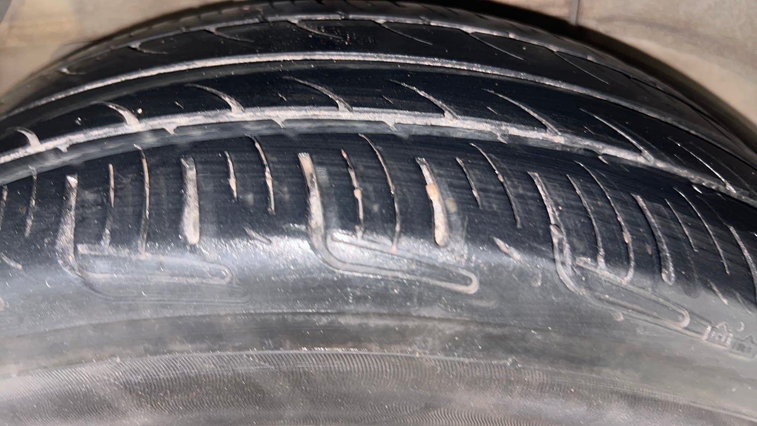 Used 2018 Hyundai Elite i20 Asta 1.2 AT Petrol Automatic tyres RIGHT REAR TYRE TREAD VIEW