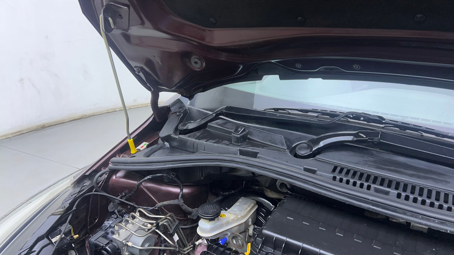 Used 2021 Tata Tigor XZ Plus Petrol Manual engine ENGINE RIGHT SIDE HINGE & APRON VIEW